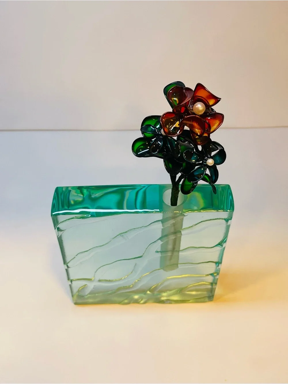 Stunning art glass sculpture/bud vase by artist Stephen Schlanser
